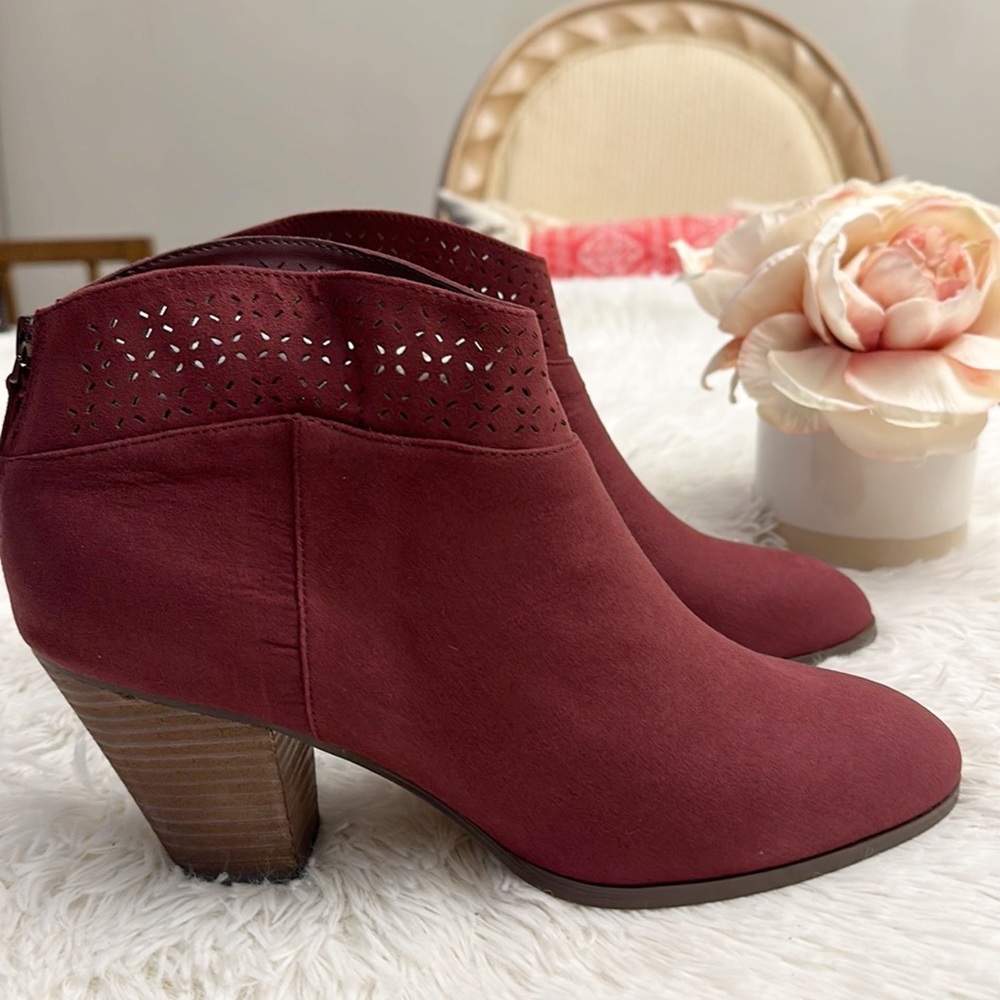 NEW Violet & Red Jackson laser cut ankle heel bootie women size 6